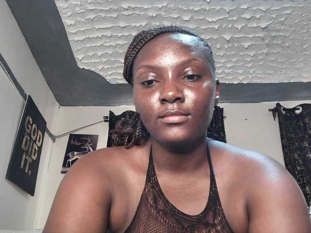 Sexyshanty live cam on BongaCams
