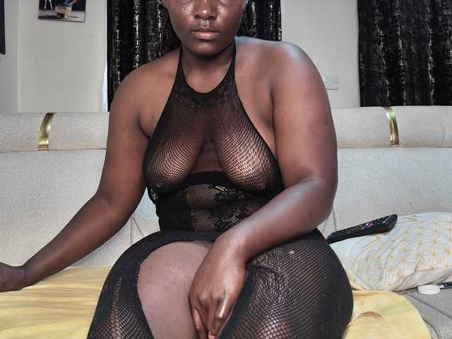 Sexyshanty live cam on BongaCams