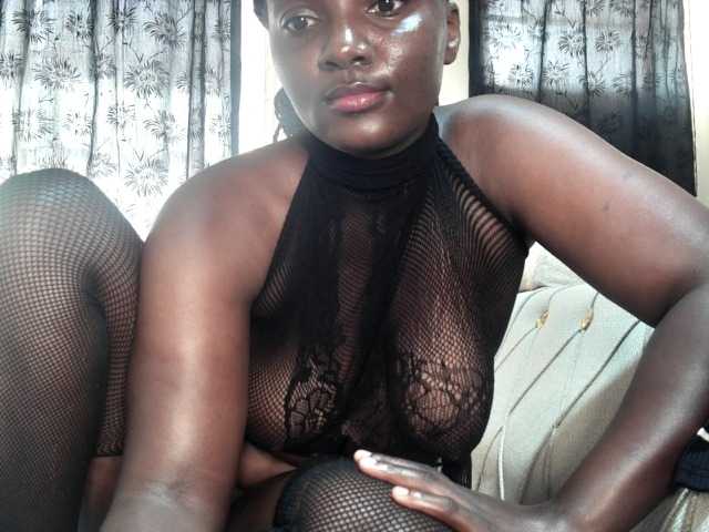 Sexyshanty live cam on BongaCams