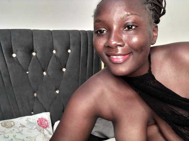 Sexyshanty live cam on BongaCams