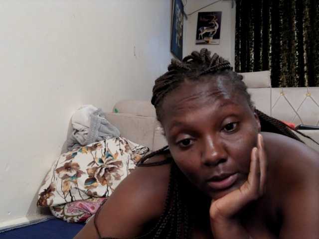 Sexyshanty live cam on BongaCams