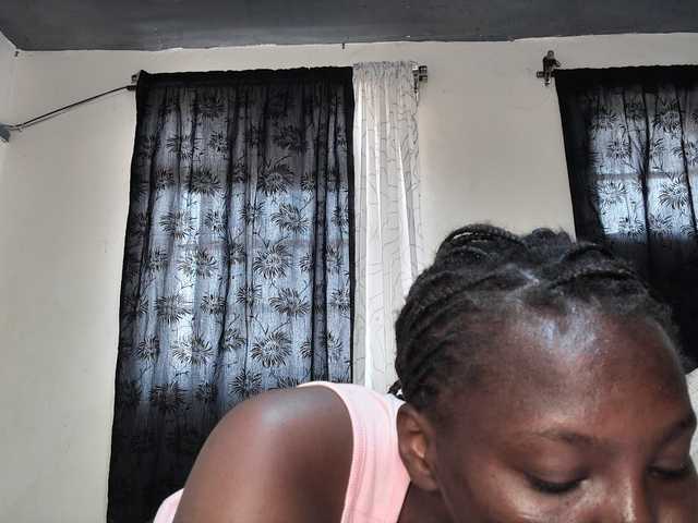Sexyshanty live cam on BongaCams