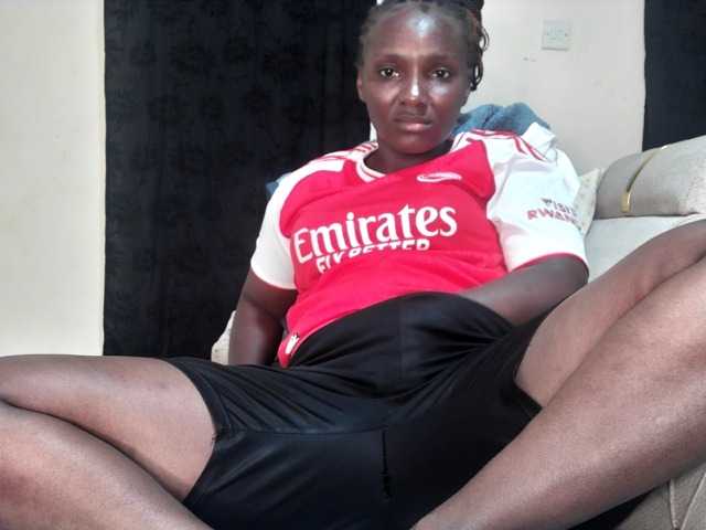 Sexyshanty live cam on BongaCams
