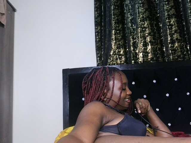 Sexyshanty live cam on BongaCams