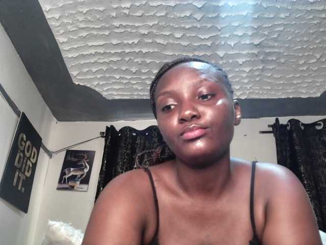 Sexyshanty live cam on BongaCams