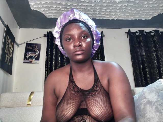 Sexyshanty live cam on BongaCams