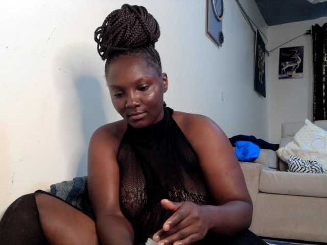 Sexyshanty live cam on BongaCams