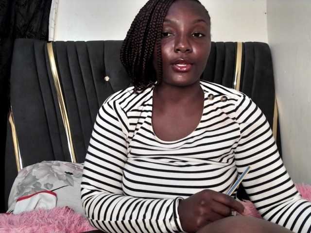 Sexyshanty live cam on BongaCams