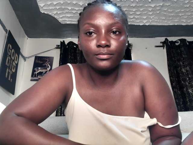 Sexyshanty live cam on BongaCams