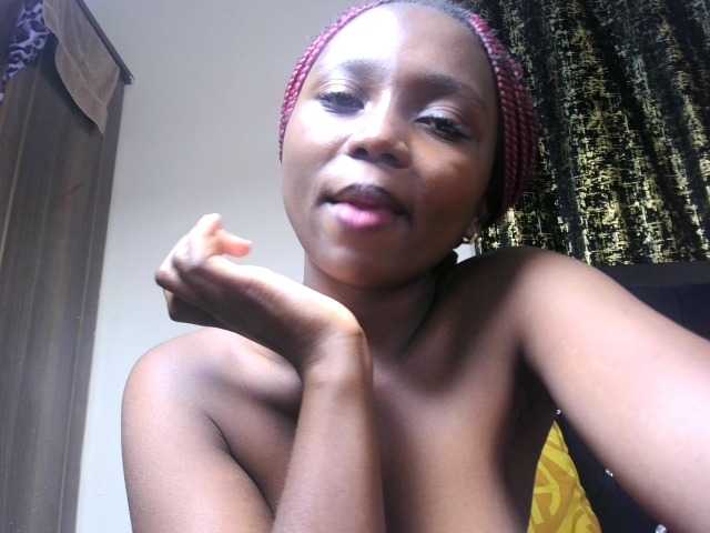 Sexyshanty live cam on BongaCams