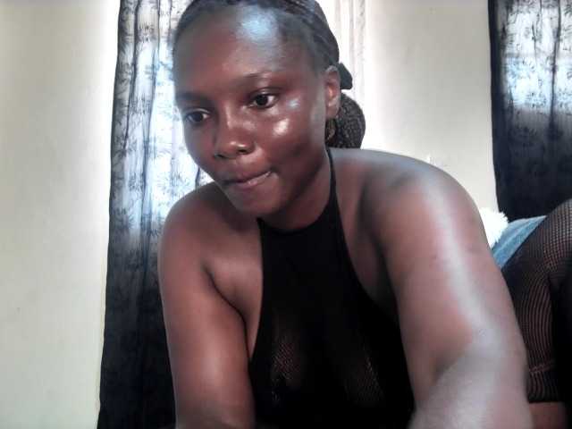 Sexyshanty live cam on BongaCams