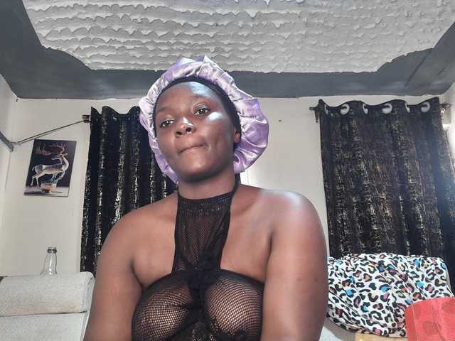 Sexyshanty live cam on BongaCams