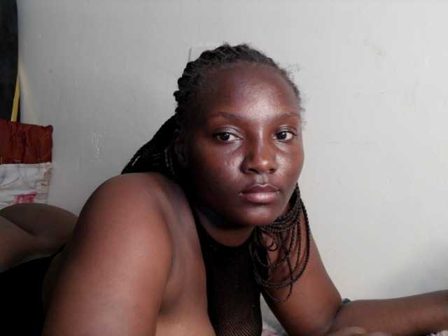 Sexyshanty live cam on BongaCams