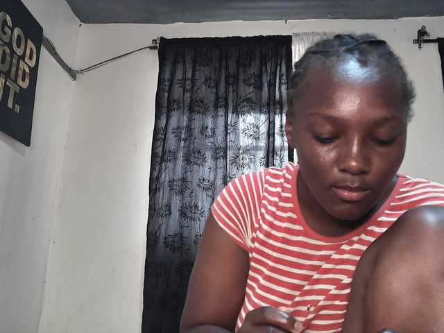 Sexyshanty live cam on BongaCams