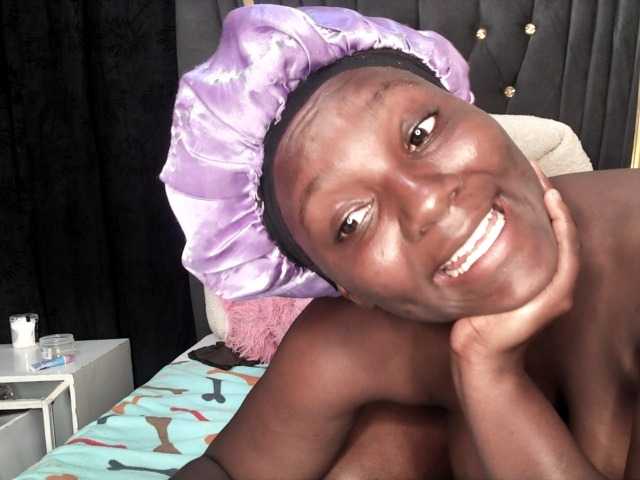 Sexyshanty live cam on BongaCams