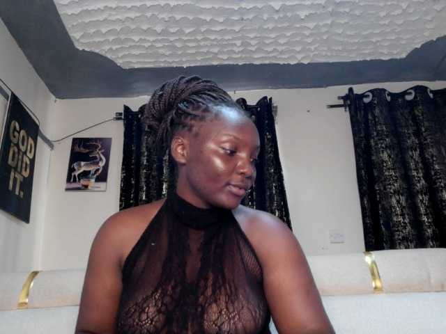 Sexyshanty live cam on BongaCams