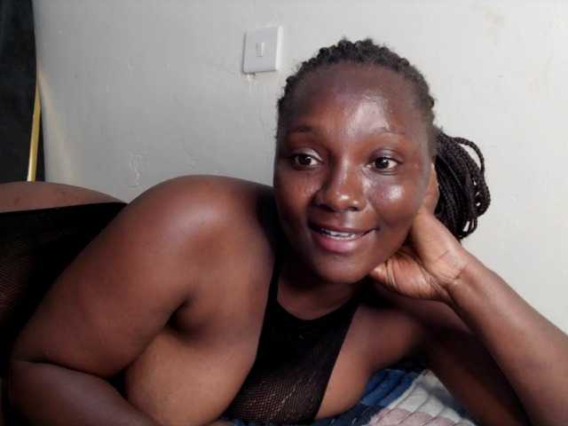 Sexyshanty live cam on BongaCams