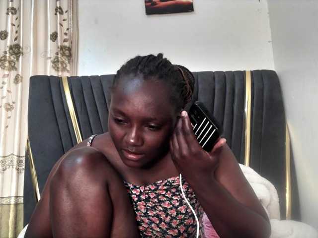 Sexyshanty live cam on BongaCams
