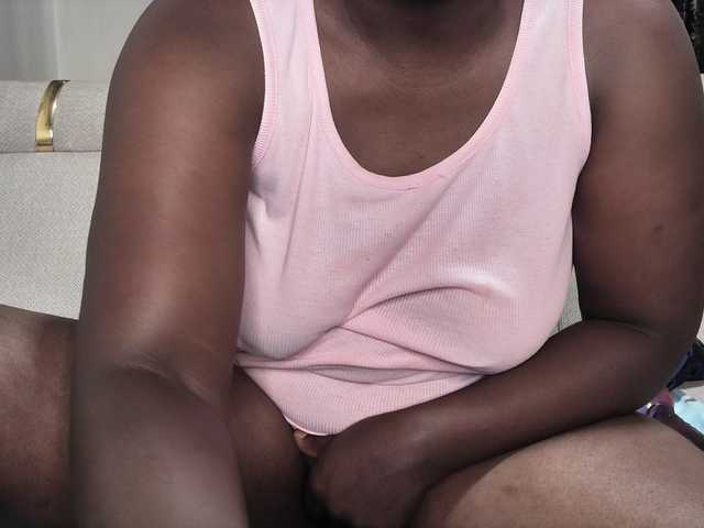 Sexyshanty live cam on BongaCams