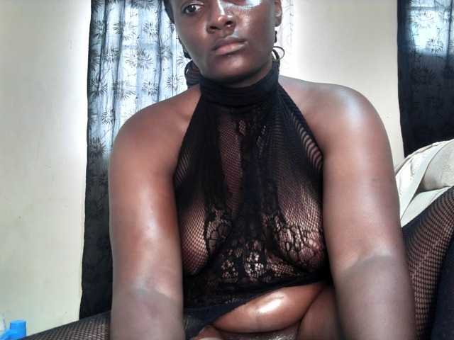 Sexyshanty live cam on BongaCams