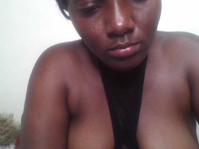 Sexyshanty live cam on BongaCams