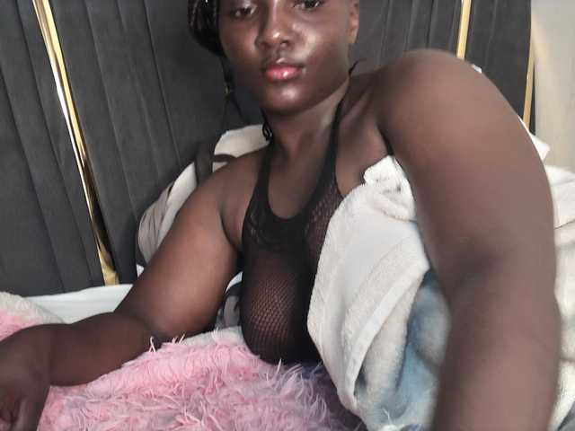 Sexyshanty live cam on BongaCams