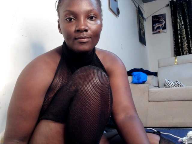 Sexyshanty live cam on BongaCams