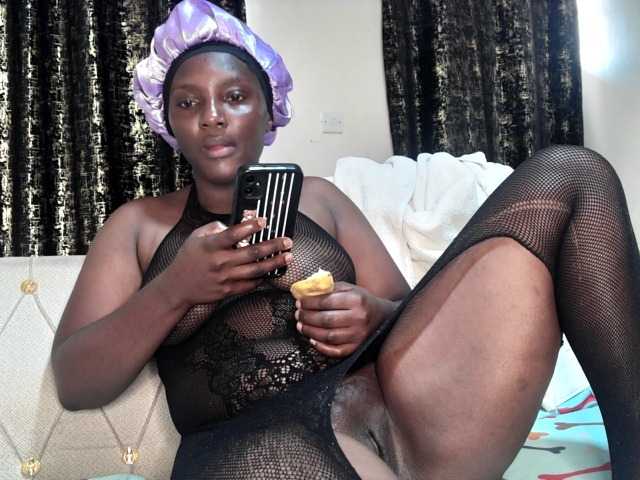 Sexyshanty live cam on BongaCams
