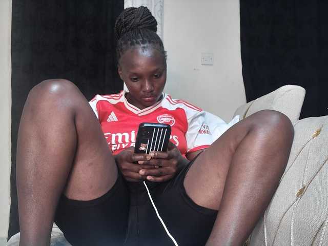 Sexyshanty live cam on BongaCams