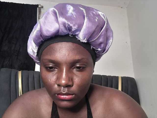 Sexyshanty live cam on BongaCams