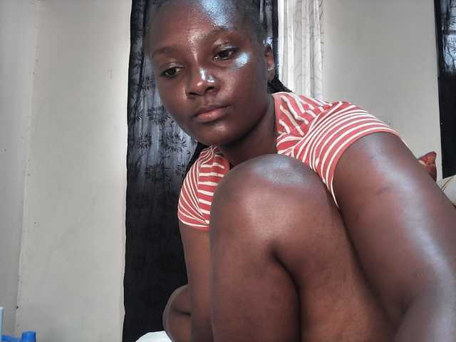 Sexyshanty live cam on BongaCams