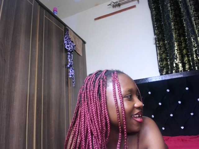 Sexyshanty live cam on BongaCams