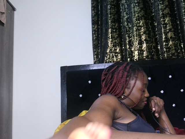 Sexyshanty live cam on BongaCams