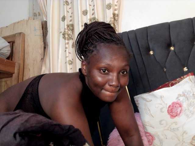 Sexyshanty live cam on BongaCams