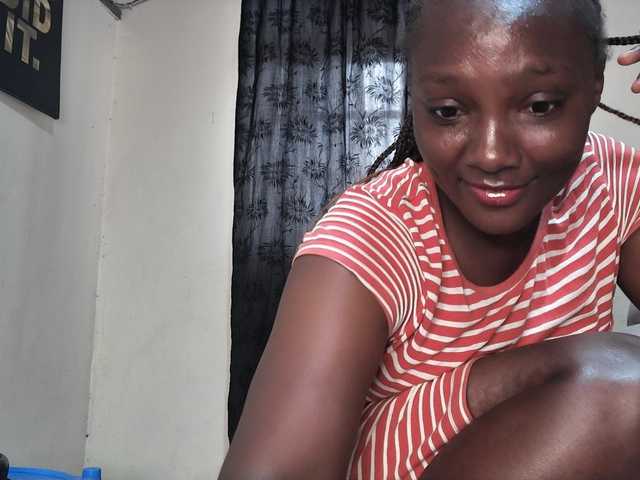 Sexyshanty live cam on BongaCams