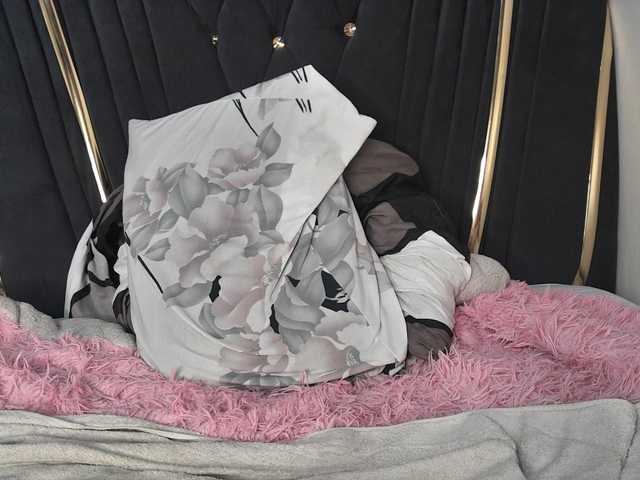 Sexyshanty live cam on BongaCams