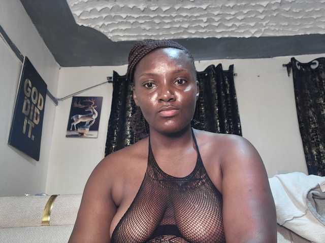 Sexyshanty live cam on BongaCams