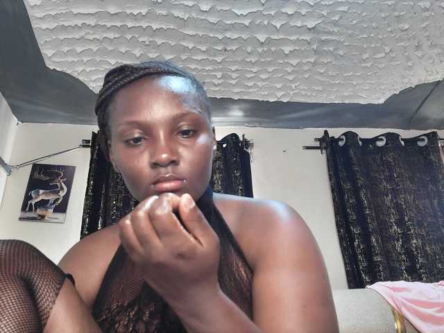Sexyshanty live cam on BongaCams