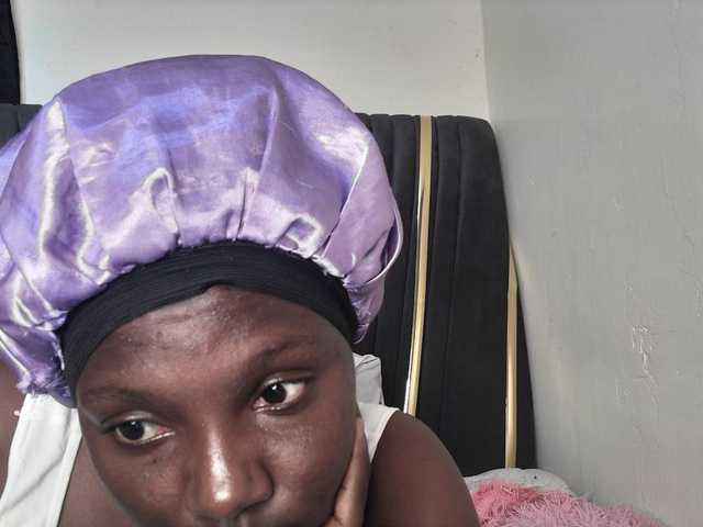 Sexyshanty live cam on BongaCams