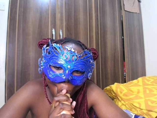 Sexyshanty live cam on BongaCams