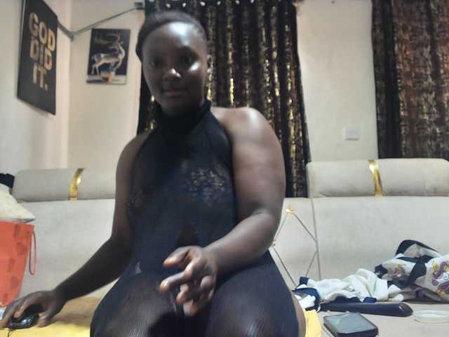 Sexyshanty live cam on BongaCams
