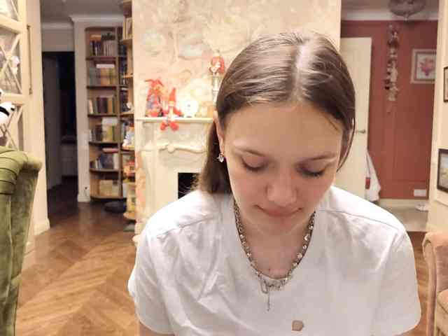 Modèle: ElenaKeel
