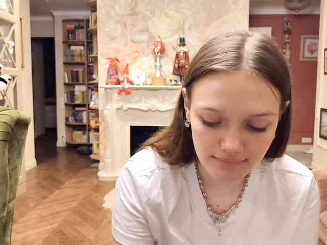 Modèle: ElenaKeel