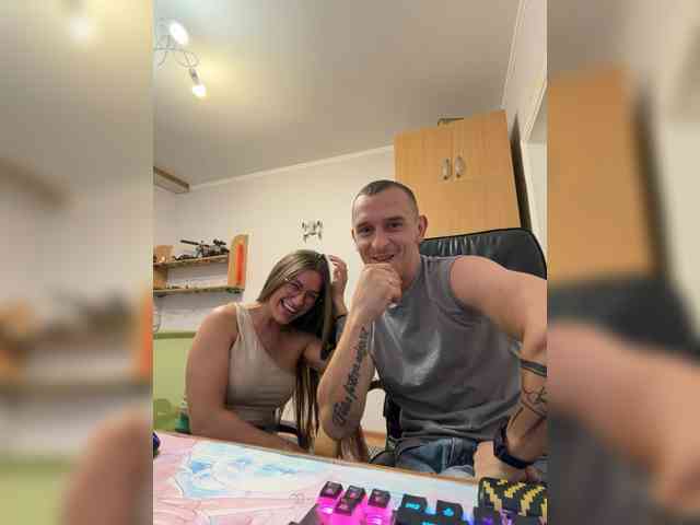 VelvetCouple webcam