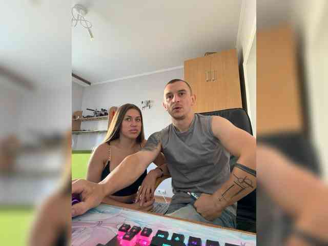 VelvetCouple webcam