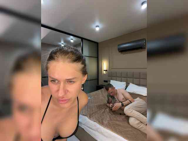 VelvetCouple webcam