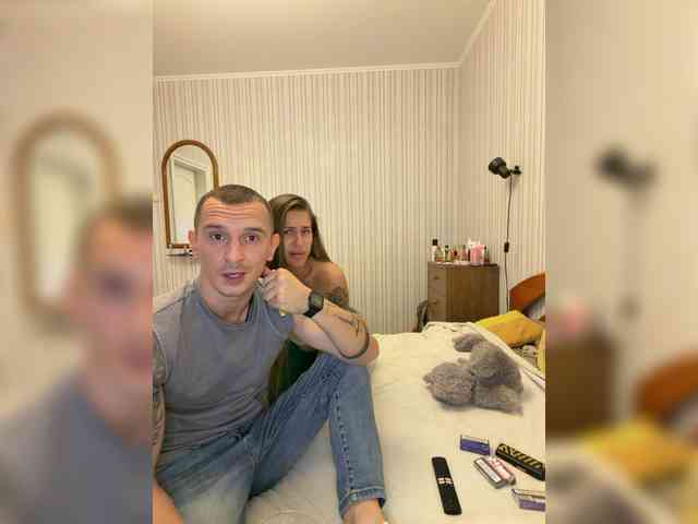 VelvetCouple webcam