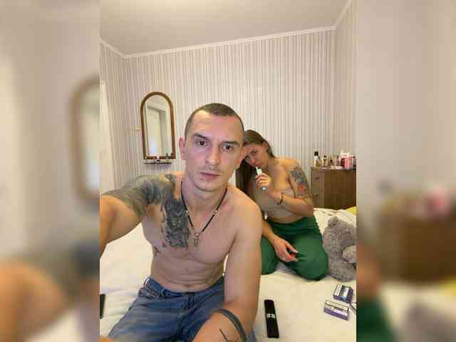 VelvetCouple webcam