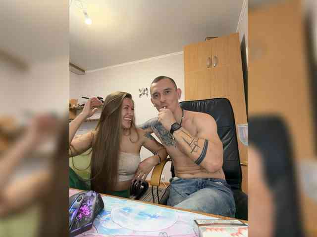 VelvetCouple webcam