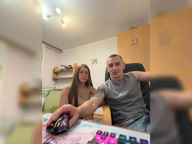 VelvetCouple webcam